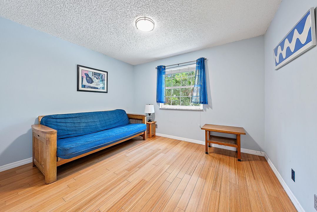 合同活跃: $675,000 (3 贝兹, 2 浴室, 1598 平方英尺)