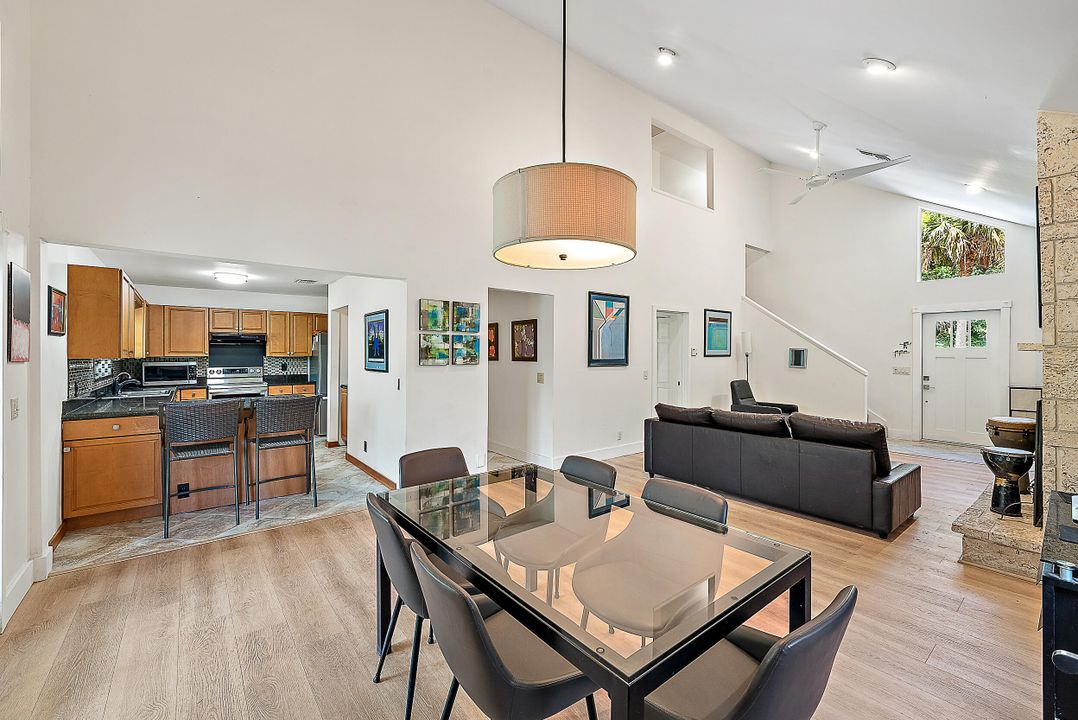 合同活跃: $675,000 (3 贝兹, 2 浴室, 1598 平方英尺)