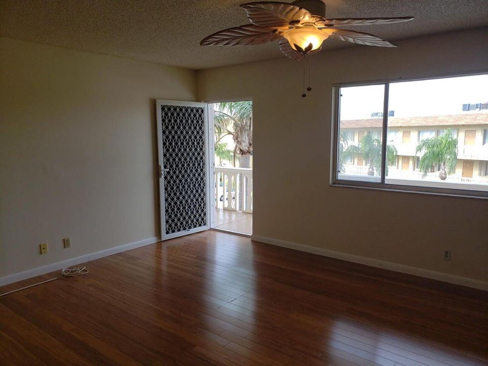 Vendido Recientemente: $59,000 (1 camas, 1 baños, 764 Pies cuadrados)