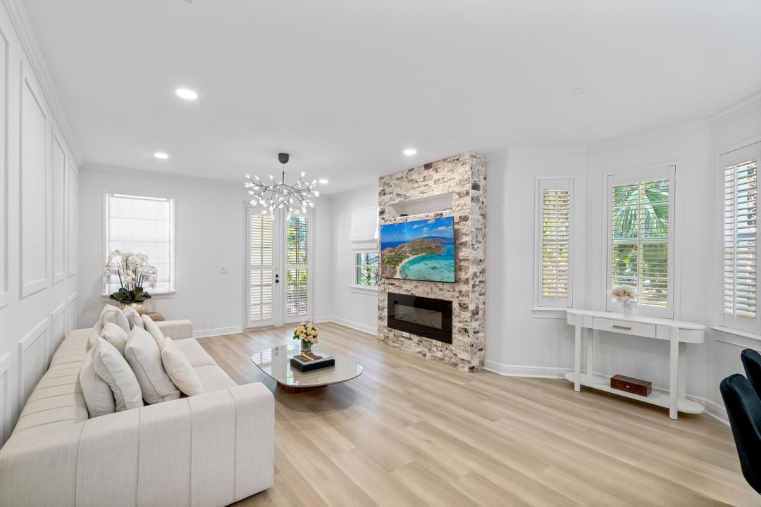 最近售出: $1,025,000 (4 贝兹, 3 浴室, 2594 平方英尺)