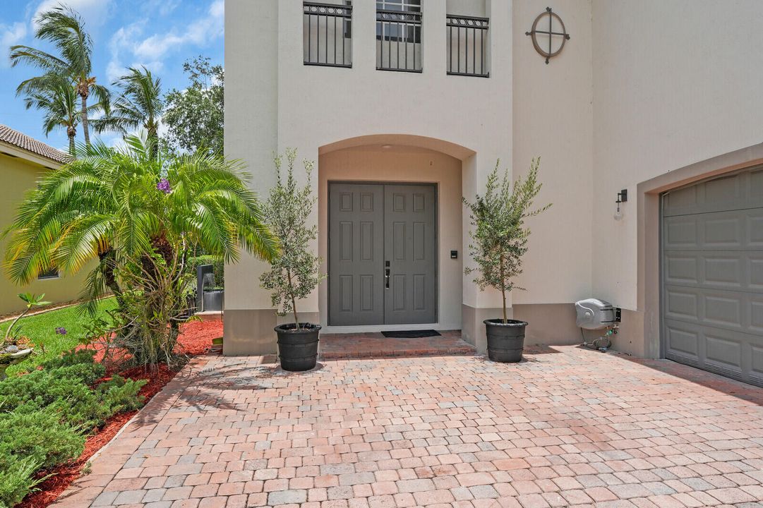 Active With Contract: $1,174,999 (6 beds, 4 baths, 4459 Square Feet)