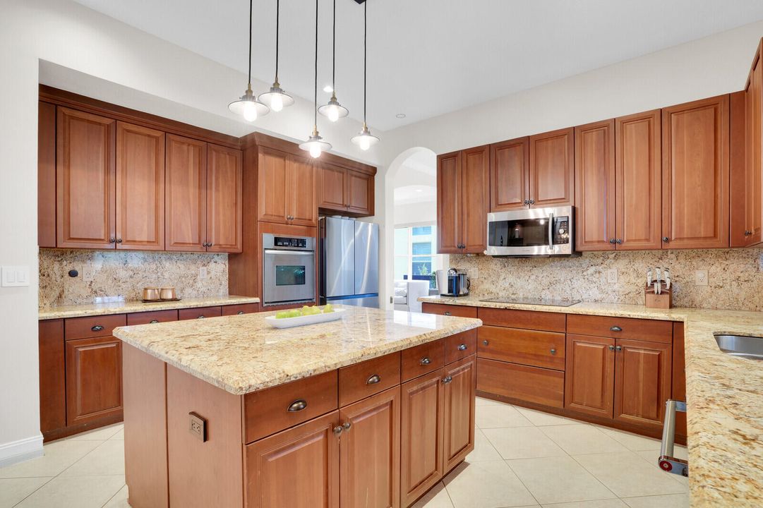 Active With Contract: $1,174,999 (6 beds, 4 baths, 4459 Square Feet)