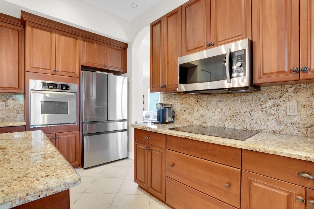 Active With Contract: $1,174,999 (6 beds, 4 baths, 4459 Square Feet)