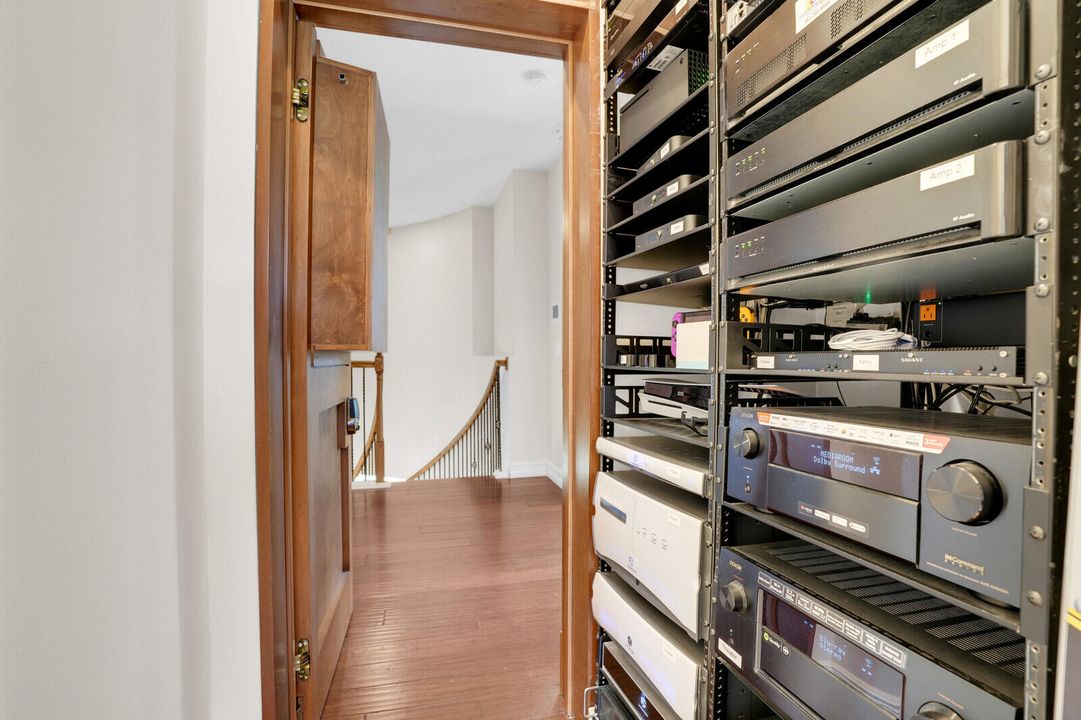 Active With Contract: $1,174,999 (6 beds, 4 baths, 4459 Square Feet)