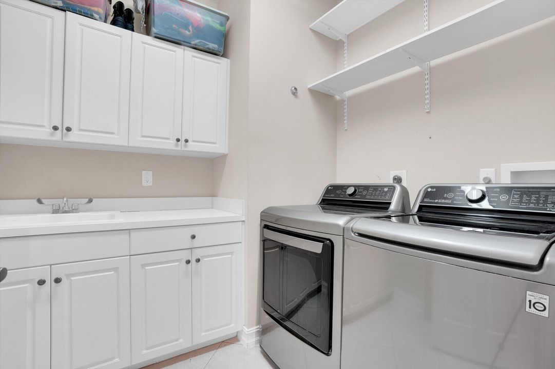 Active With Contract: $1,174,999 (6 beds, 4 baths, 4459 Square Feet)