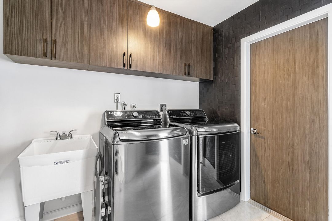 合同活跃: $1,499,000 (5 贝兹, 3 浴室, 2617 平方英尺)