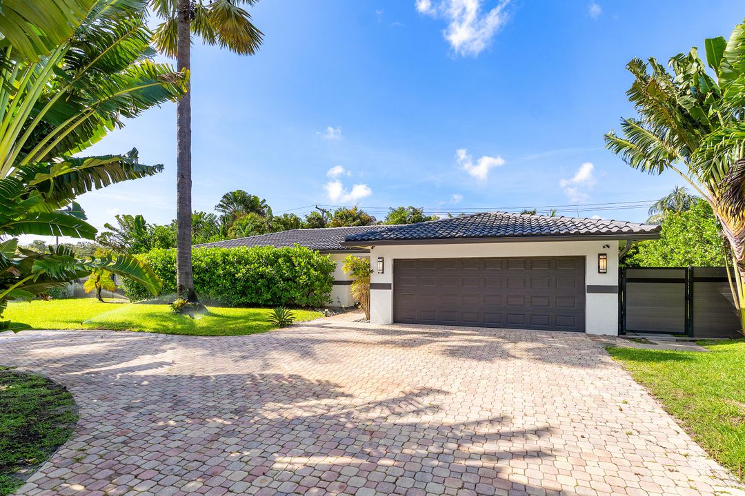 合同活跃: $1,499,000 (5 贝兹, 3 浴室, 2617 平方英尺)