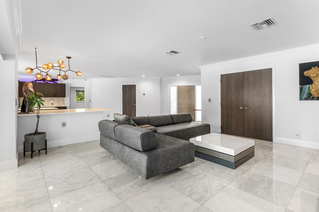 合同活跃: $1,499,000 (5 贝兹, 3 浴室, 2617 平方英尺)