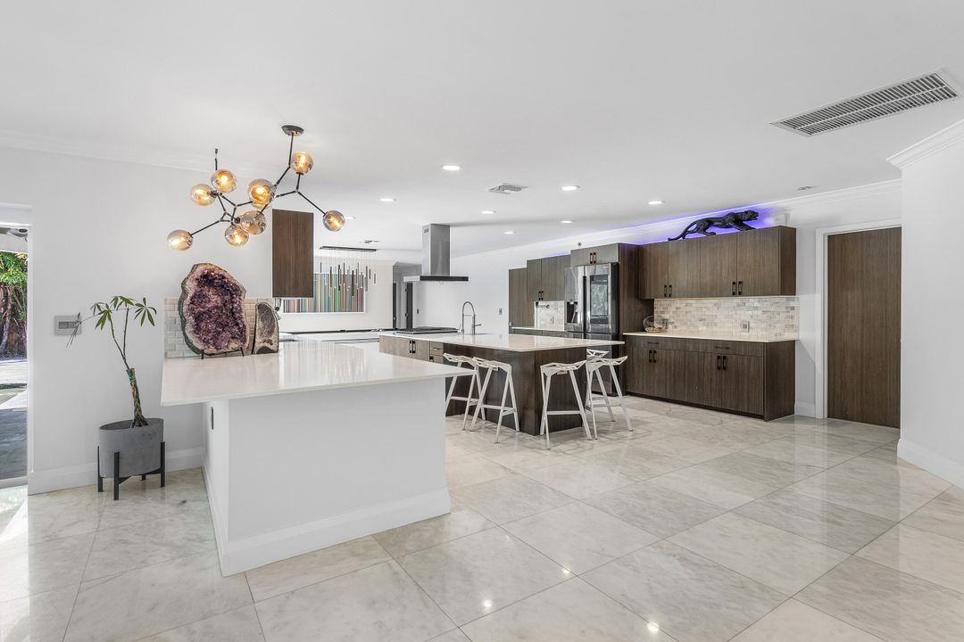 合同活跃: $1,499,000 (5 贝兹, 3 浴室, 2617 平方英尺)