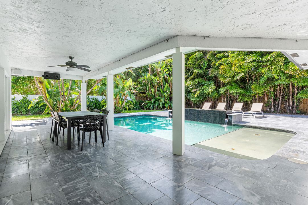 合同活跃: $1,499,000 (5 贝兹, 3 浴室, 2617 平方英尺)