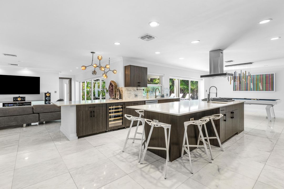 合同活跃: $1,499,000 (5 贝兹, 3 浴室, 2617 平方英尺)