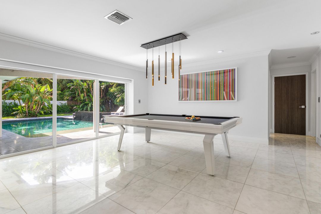 合同活跃: $1,499,000 (5 贝兹, 3 浴室, 2617 平方英尺)