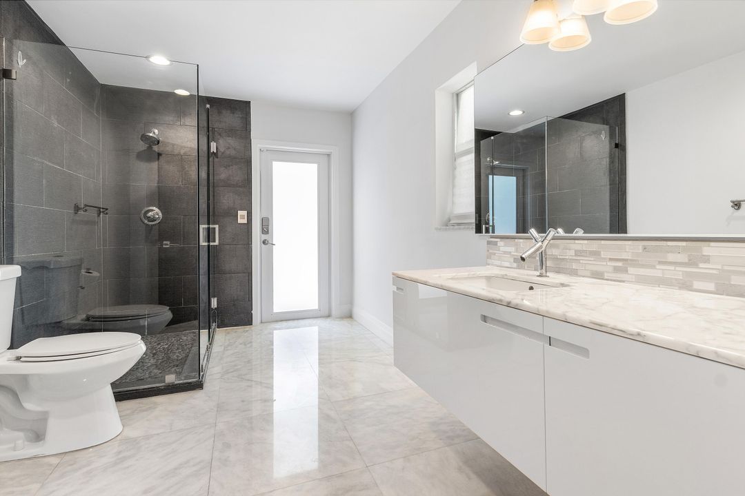 合同活跃: $1,499,000 (5 贝兹, 3 浴室, 2617 平方英尺)