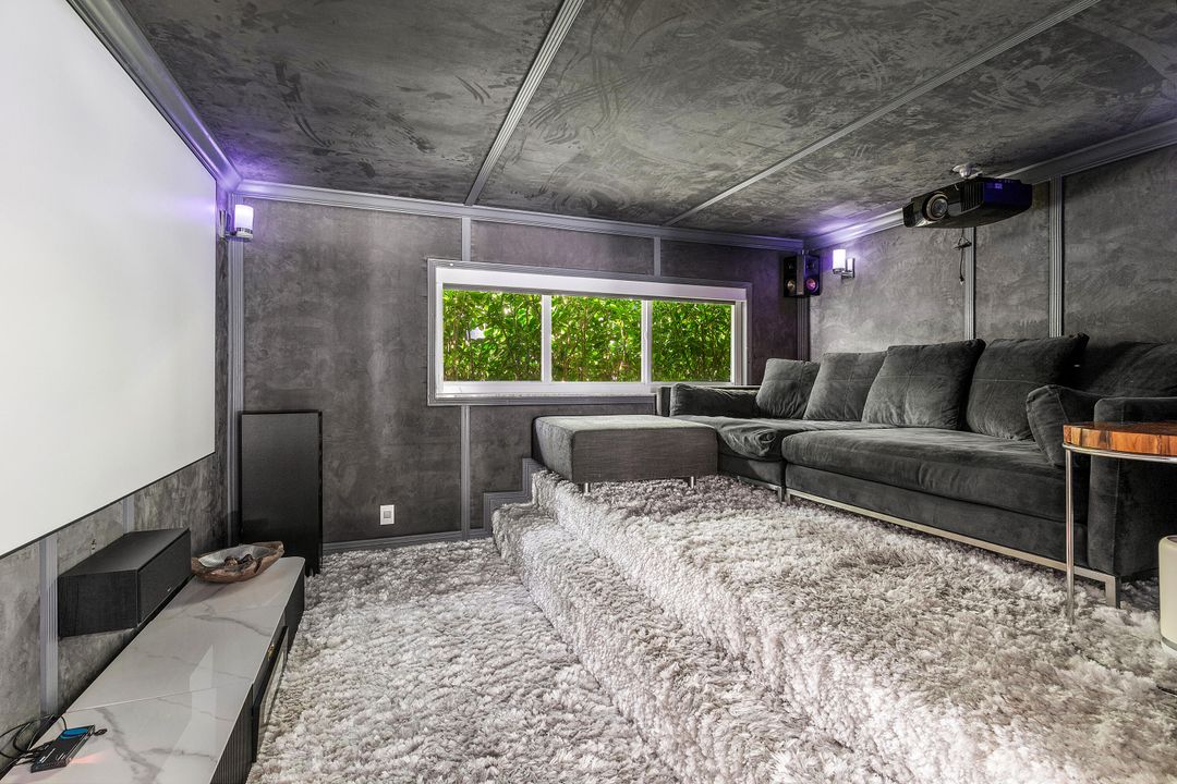 合同活跃: $1,499,000 (5 贝兹, 3 浴室, 2617 平方英尺)