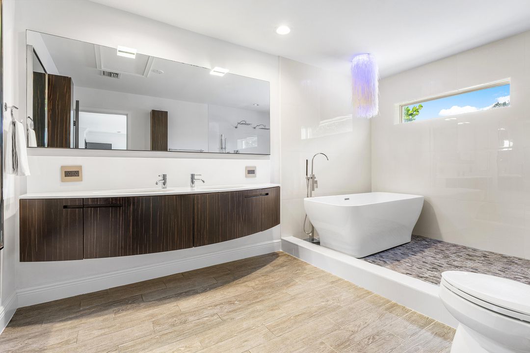 合同活跃: $1,499,000 (5 贝兹, 3 浴室, 2617 平方英尺)