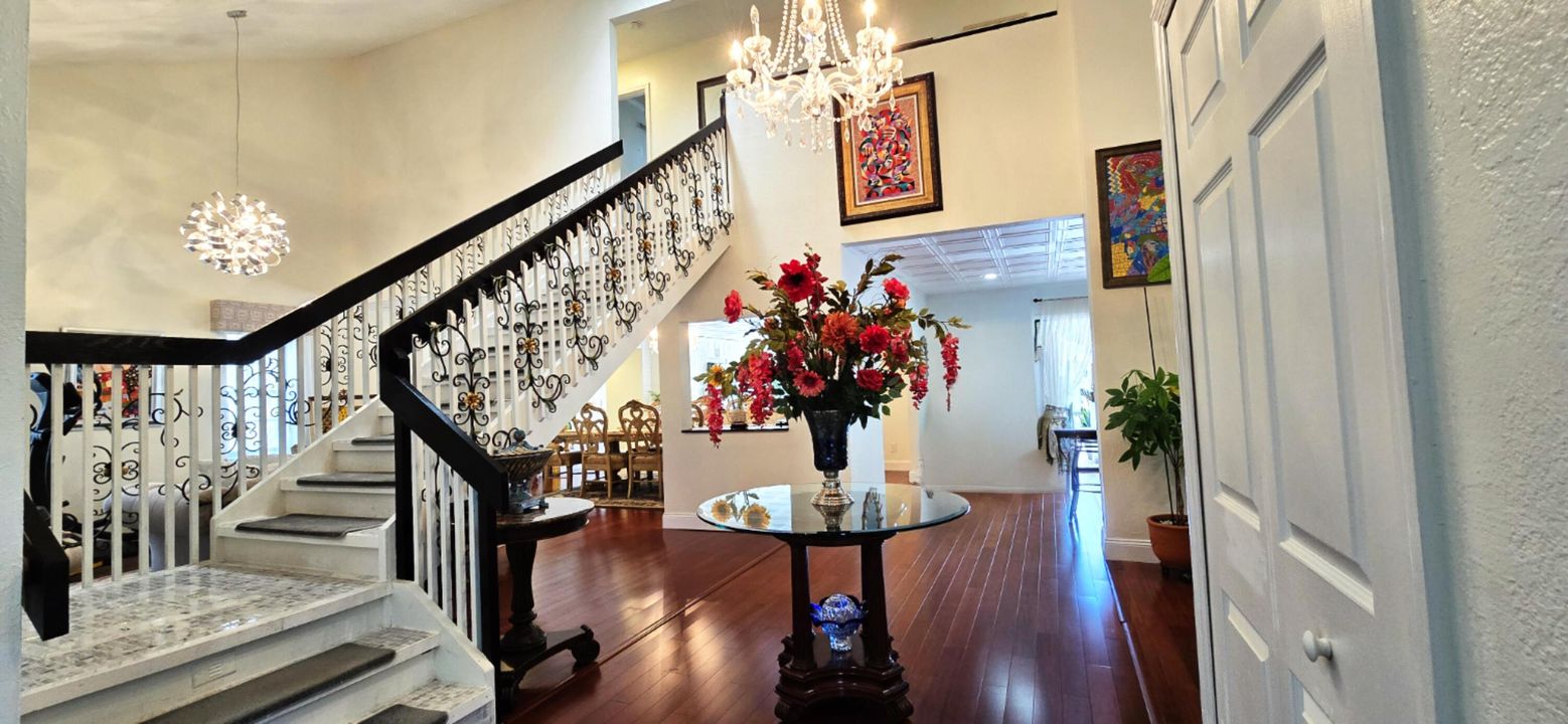 На продажу: $1,150,000 (6 спален, 5 ванн, 4099 Квадратных фут)