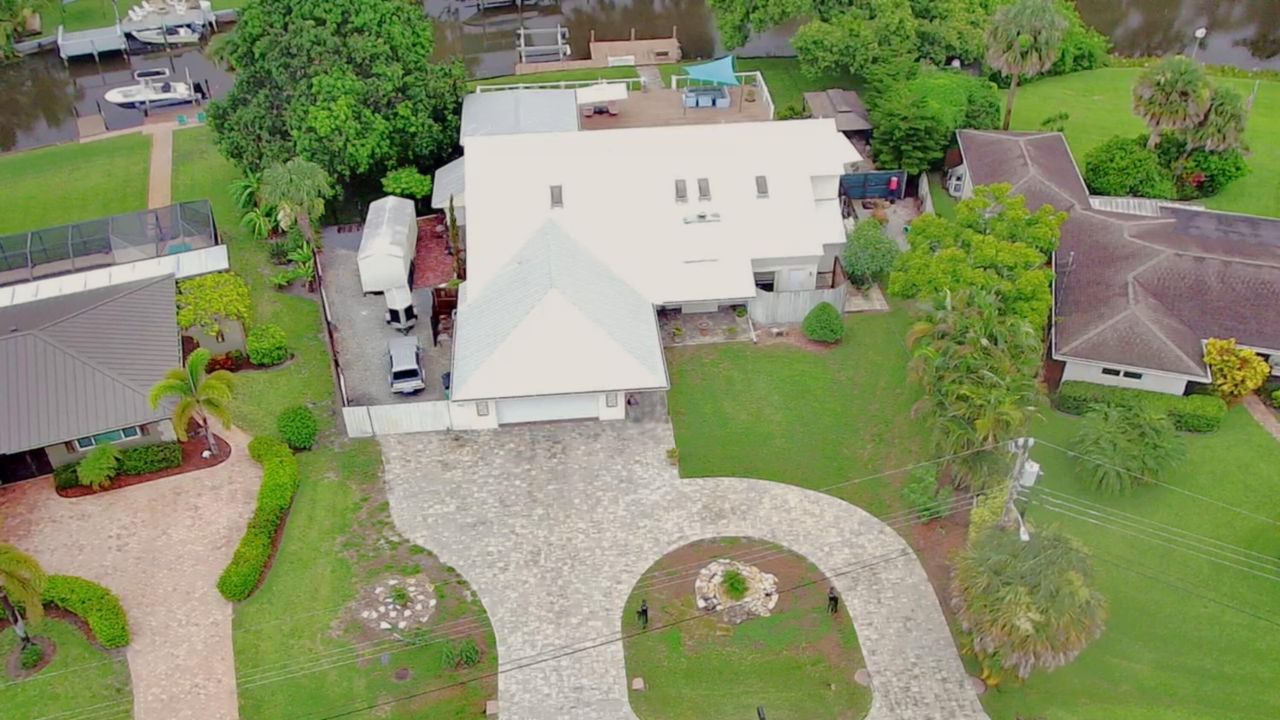 На продажу: $1,150,000 (6 спален, 5 ванн, 4099 Квадратных фут)