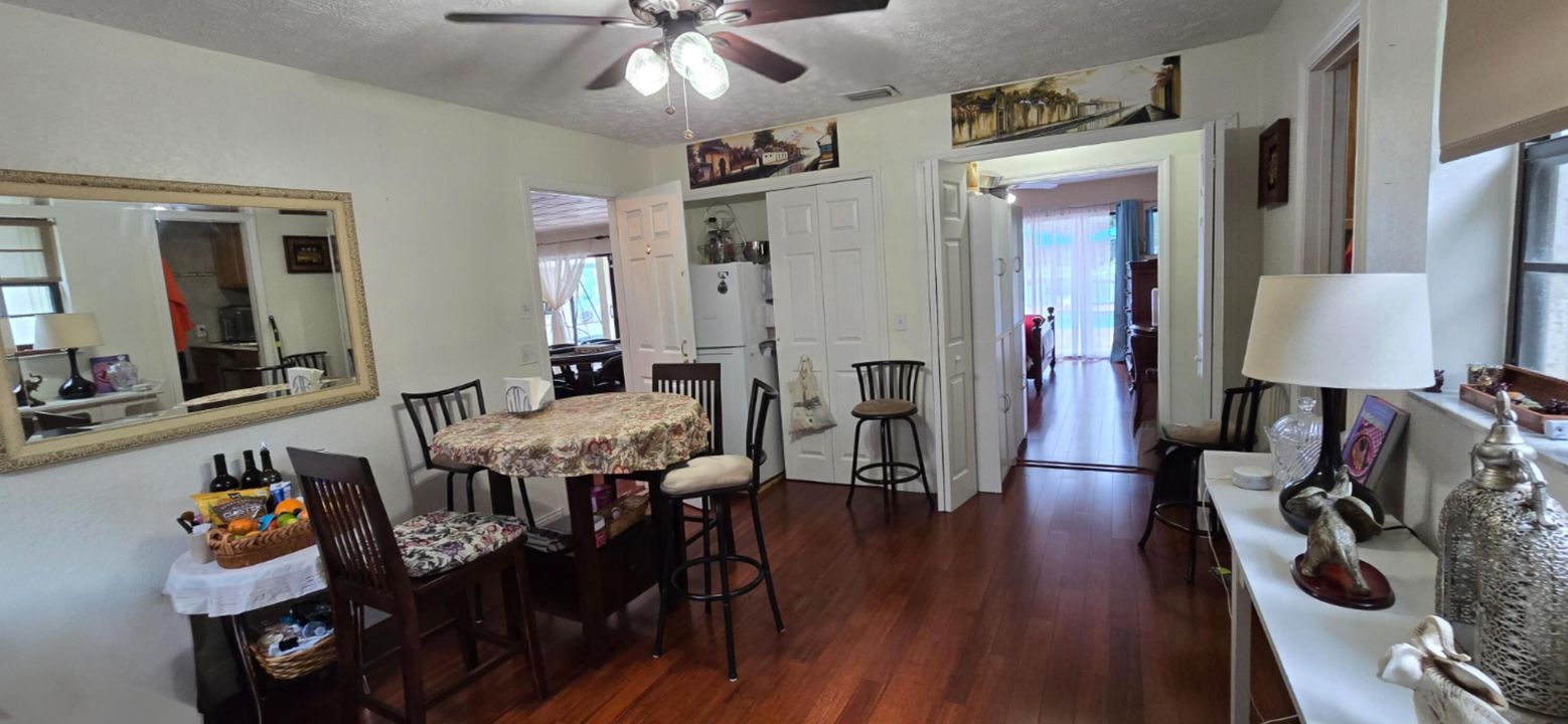 На продажу: $1,150,000 (6 спален, 5 ванн, 4099 Квадратных фут)