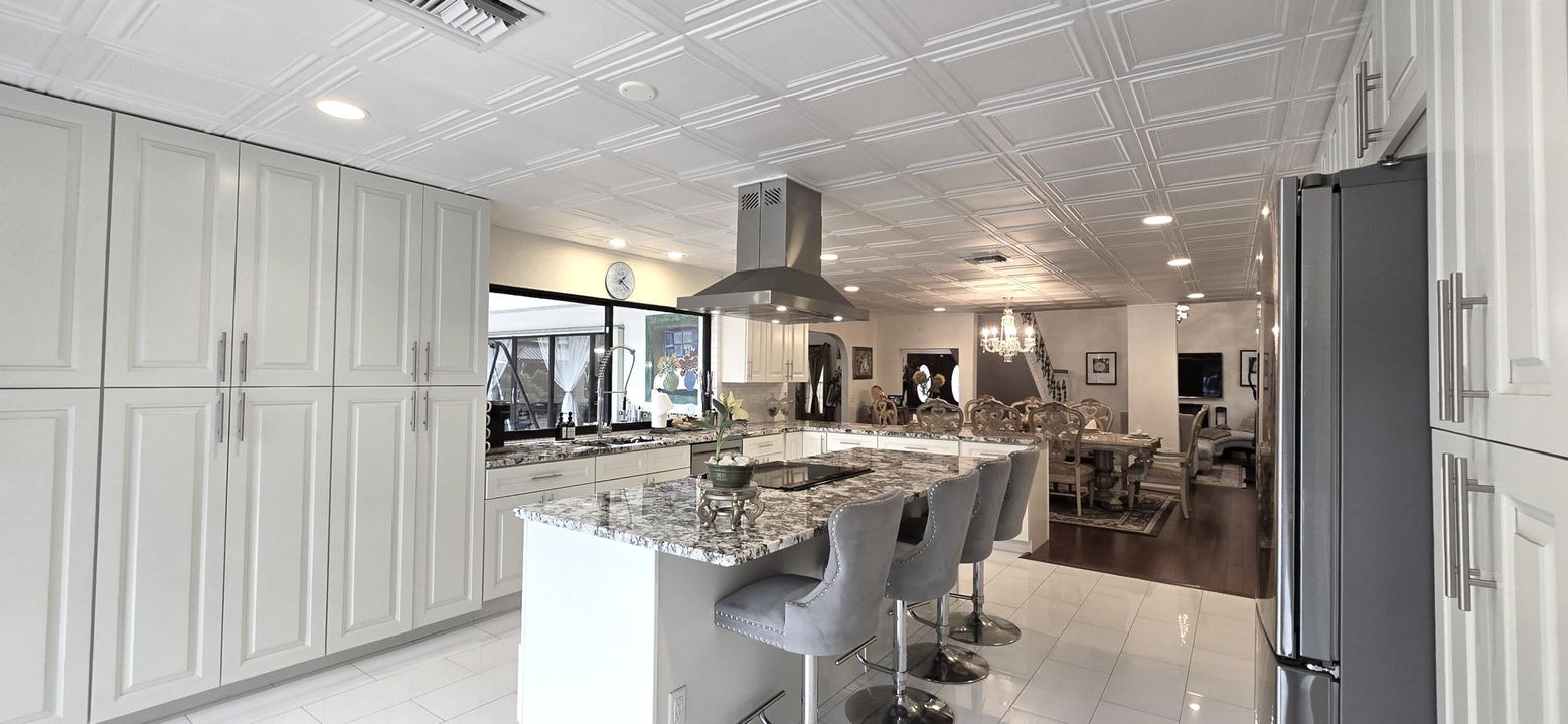 На продажу: $1,150,000 (6 спален, 5 ванн, 4099 Квадратных фут)