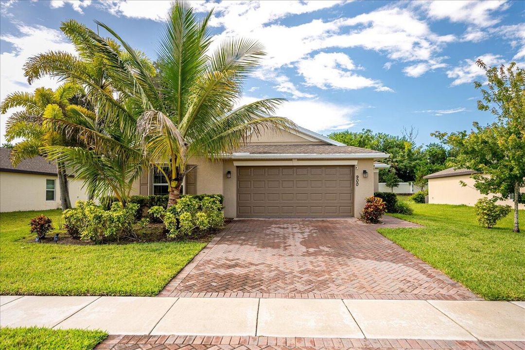 Active With Contract: $339,900 (4 beds, 2 baths, 1830 Square Feet)