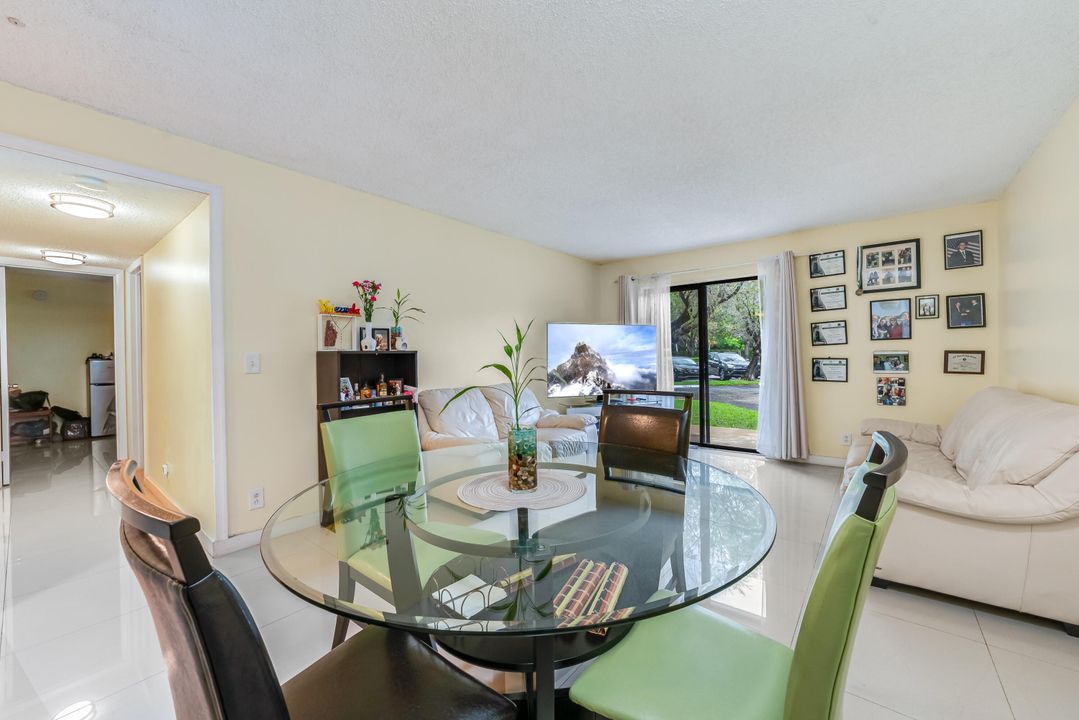 Active With Contract: $189,000 (2 beds, 2 baths, 933 Square Feet)