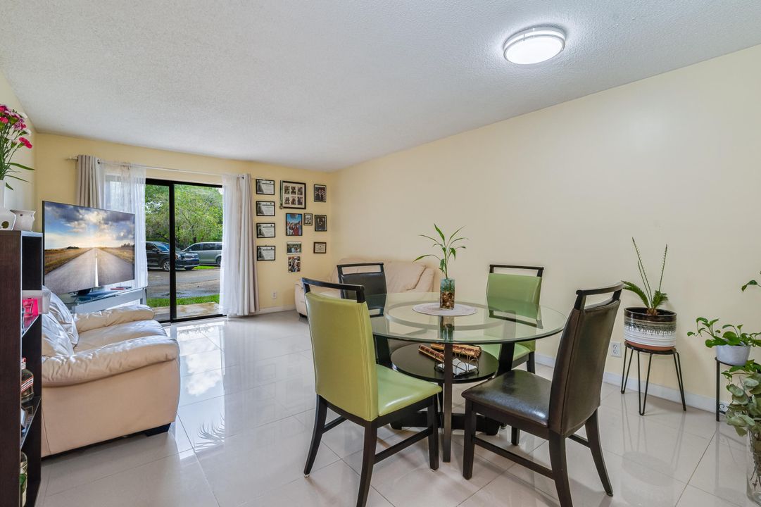 Active With Contract: $189,000 (2 beds, 2 baths, 933 Square Feet)