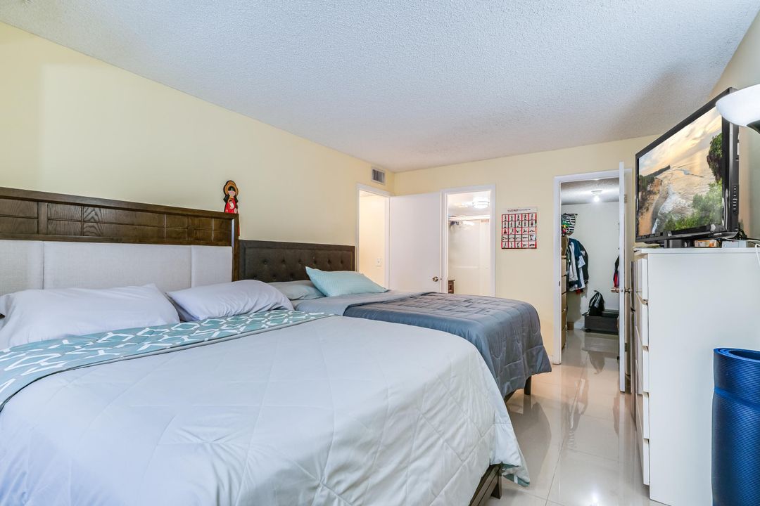 Active With Contract: $189,000 (2 beds, 2 baths, 933 Square Feet)