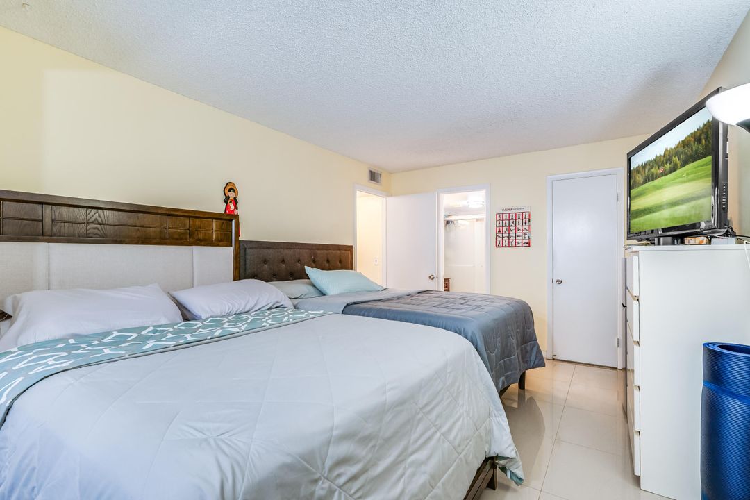 Active With Contract: $189,000 (2 beds, 2 baths, 933 Square Feet)