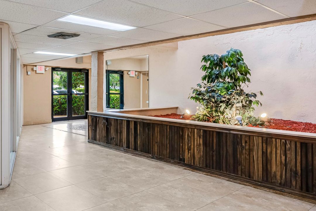 Active With Contract: $189,000 (2 beds, 2 baths, 933 Square Feet)