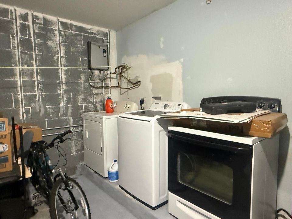 Под контрактом: $4,000 (4 спален, 2 ванн, 2260 Квадратных фут)