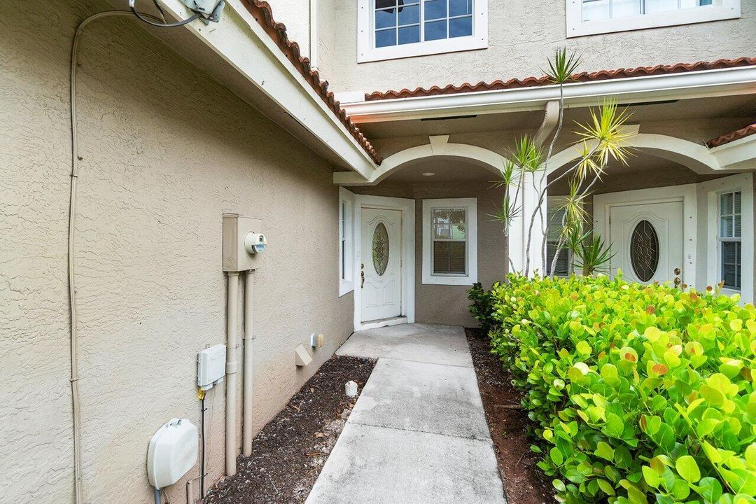 合同活跃: $325,000 (3 贝兹, 2 浴室, 1779 平方英尺)