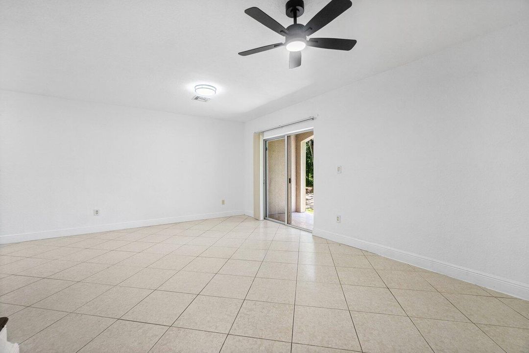 合同活跃: $325,000 (3 贝兹, 2 浴室, 1779 平方英尺)