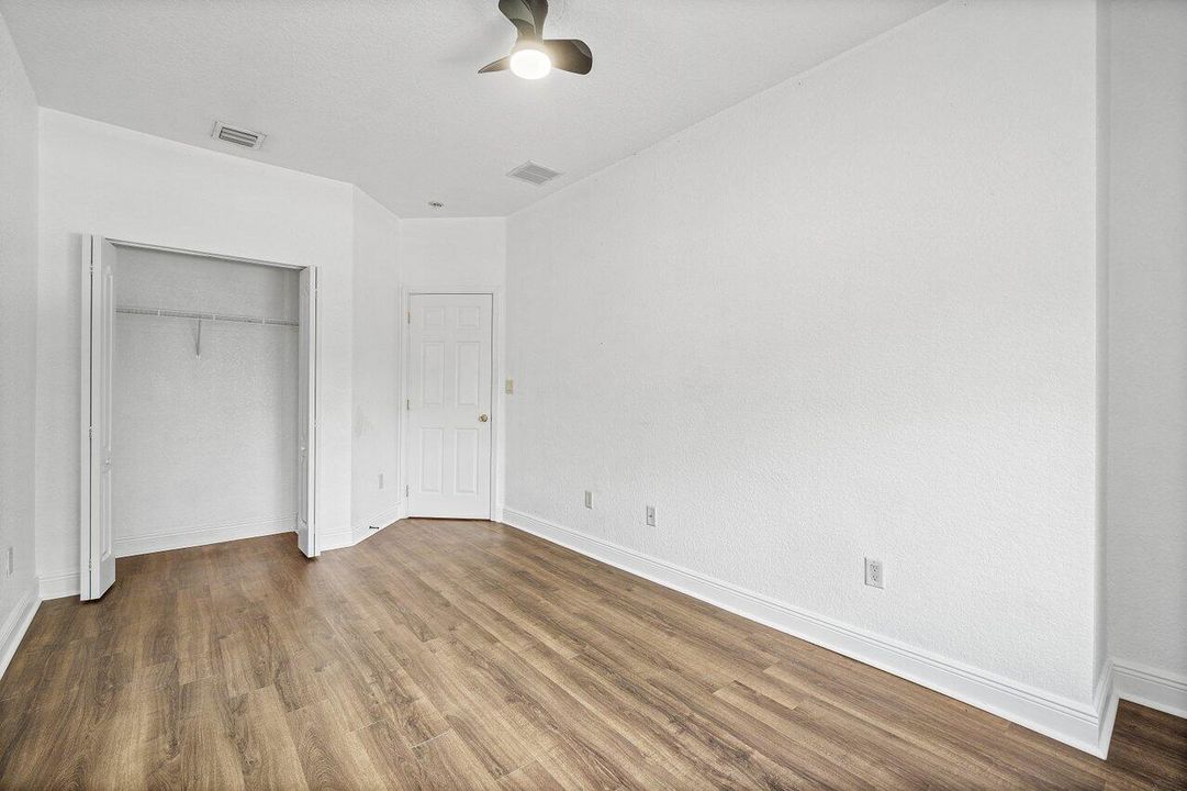 合同活跃: $325,000 (3 贝兹, 2 浴室, 1779 平方英尺)