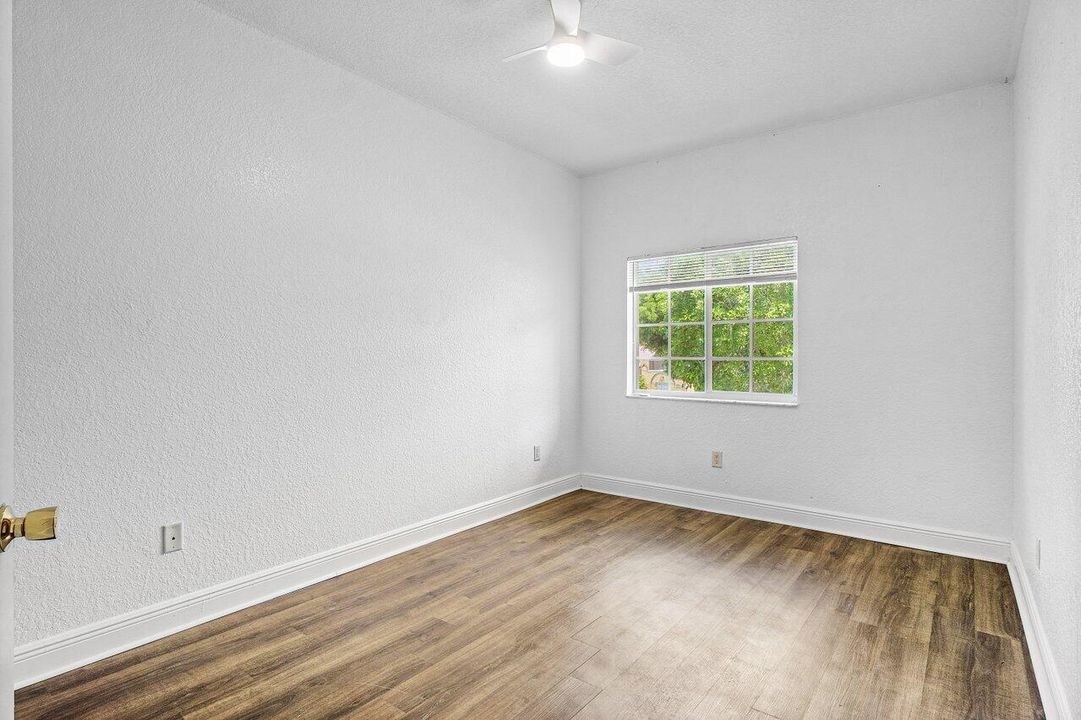 合同活跃: $325,000 (3 贝兹, 2 浴室, 1779 平方英尺)