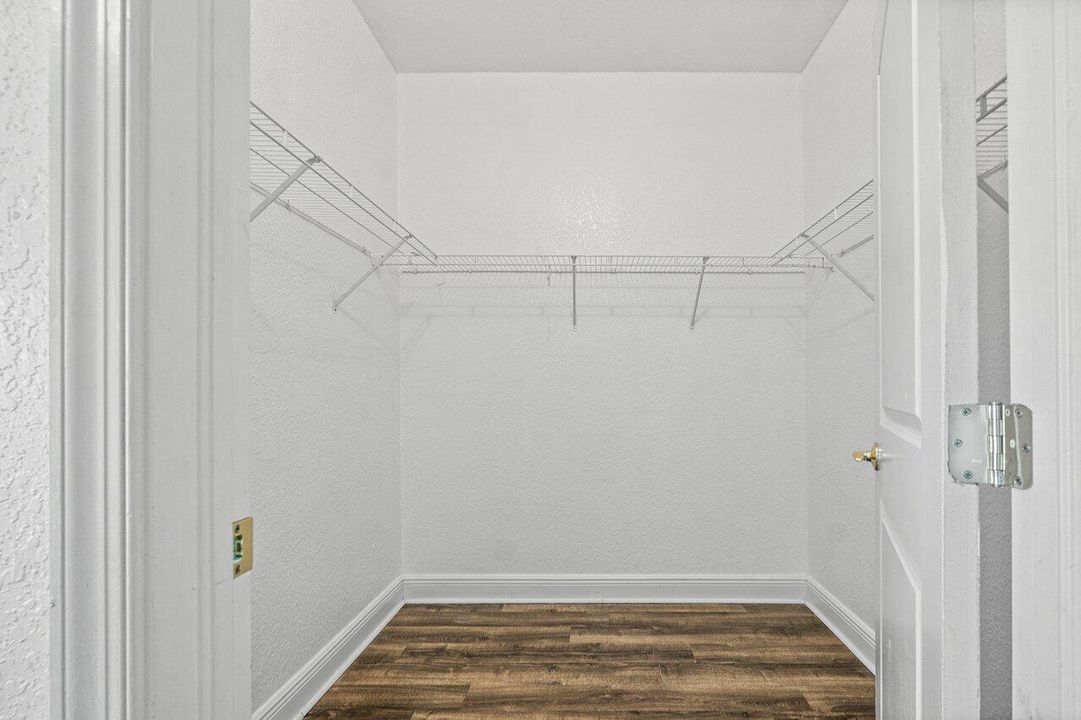 合同活跃: $325,000 (3 贝兹, 2 浴室, 1779 平方英尺)