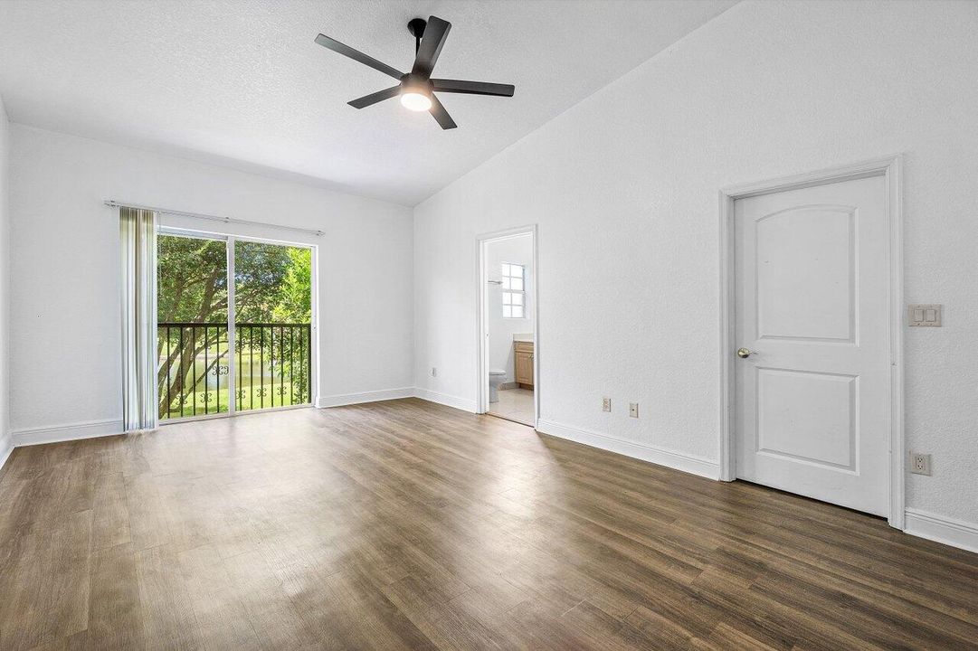 合同活跃: $325,000 (3 贝兹, 2 浴室, 1779 平方英尺)