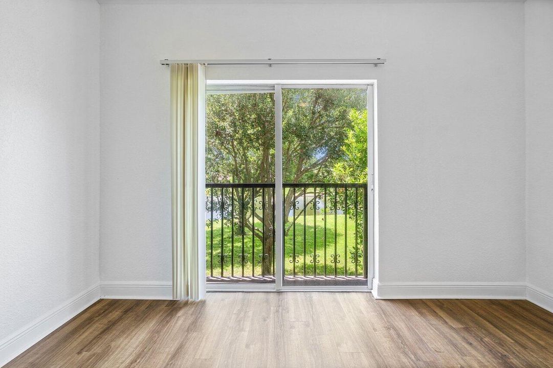 合同活跃: $325,000 (3 贝兹, 2 浴室, 1779 平方英尺)