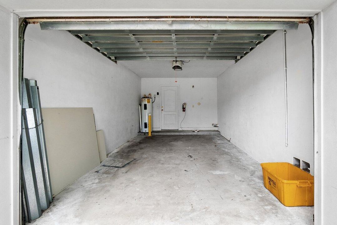 合同活跃: $325,000 (3 贝兹, 2 浴室, 1779 平方英尺)