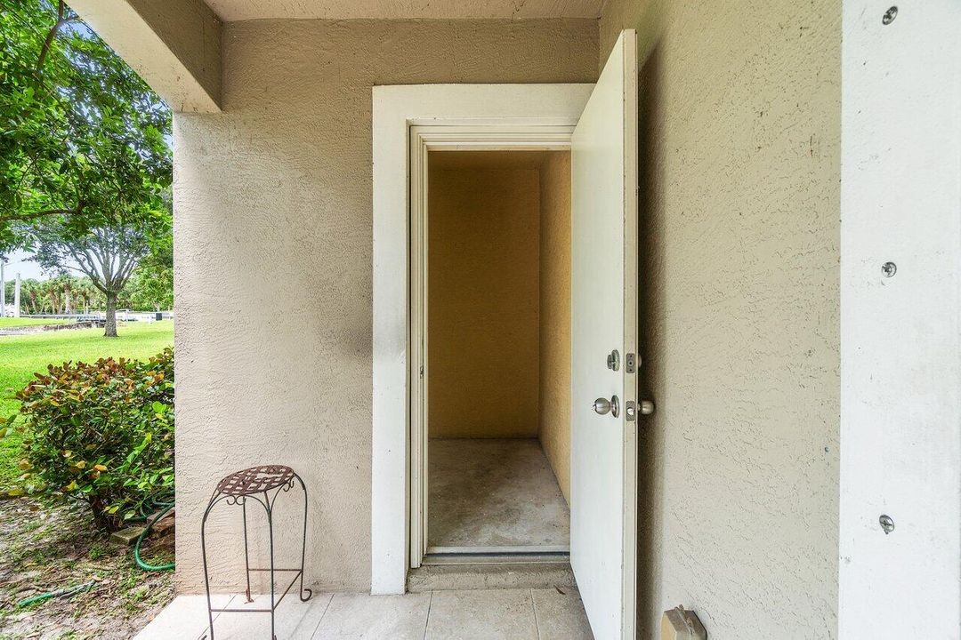 合同活跃: $325,000 (3 贝兹, 2 浴室, 1779 平方英尺)