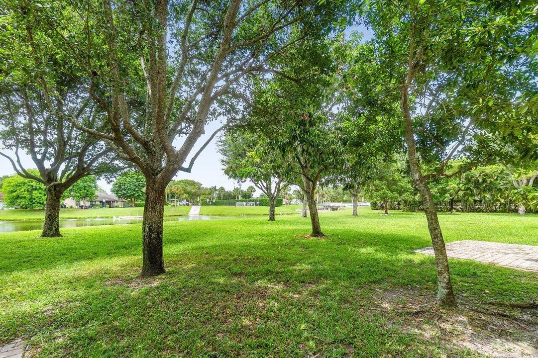 合同活跃: $325,000 (3 贝兹, 2 浴室, 1779 平方英尺)