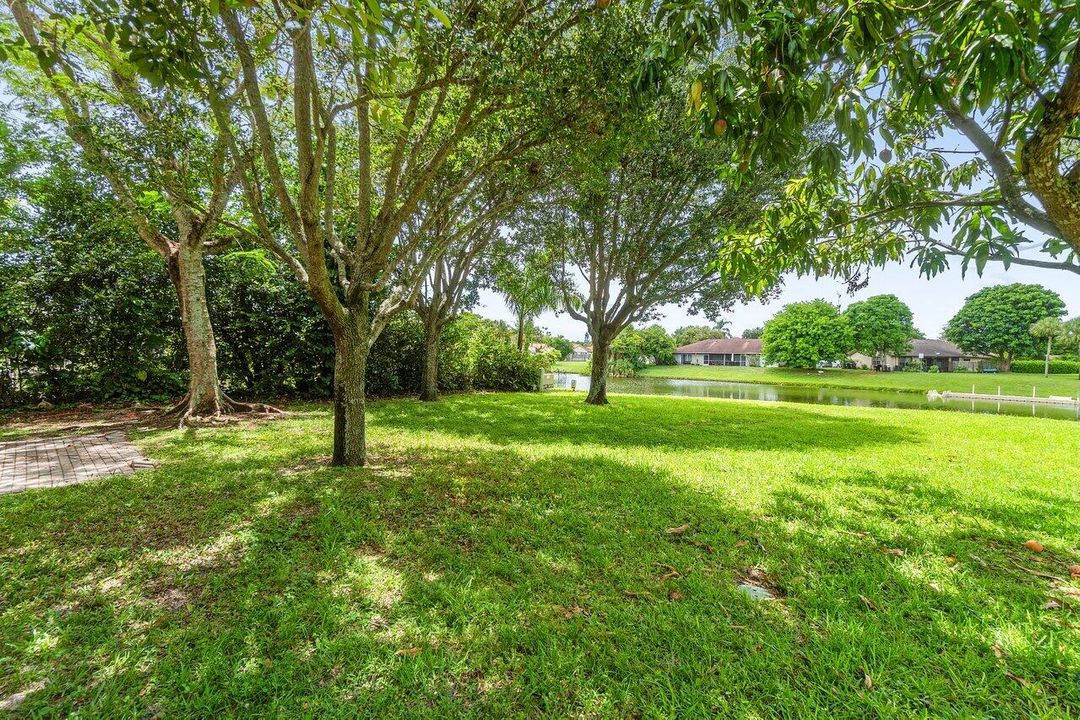 合同活跃: $325,000 (3 贝兹, 2 浴室, 1779 平方英尺)