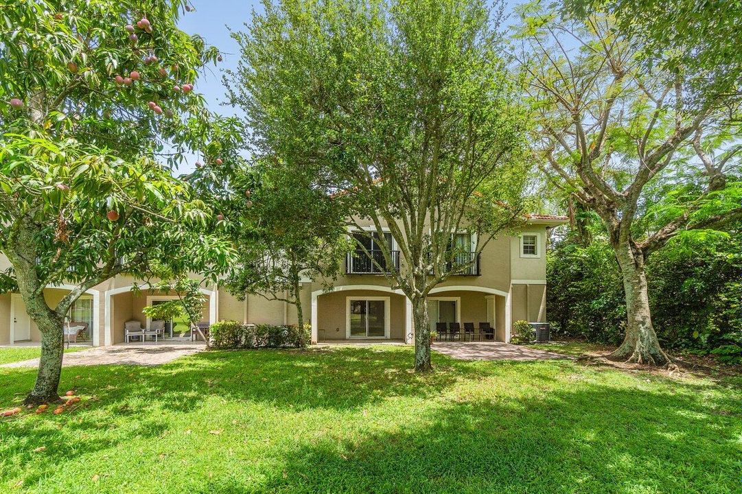 合同活跃: $325,000 (3 贝兹, 2 浴室, 1779 平方英尺)