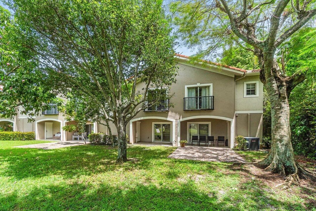 合同活跃: $325,000 (3 贝兹, 2 浴室, 1779 平方英尺)