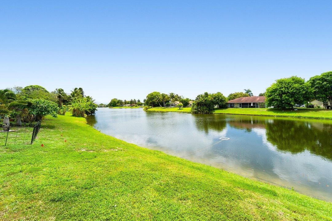 合同活跃: $325,000 (3 贝兹, 2 浴室, 1779 平方英尺)