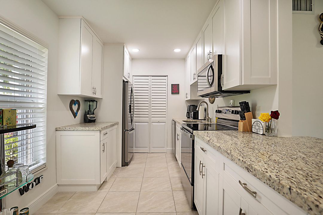 For Sale: $199,900 (1 beds, 1 baths, 1024 Square Feet)