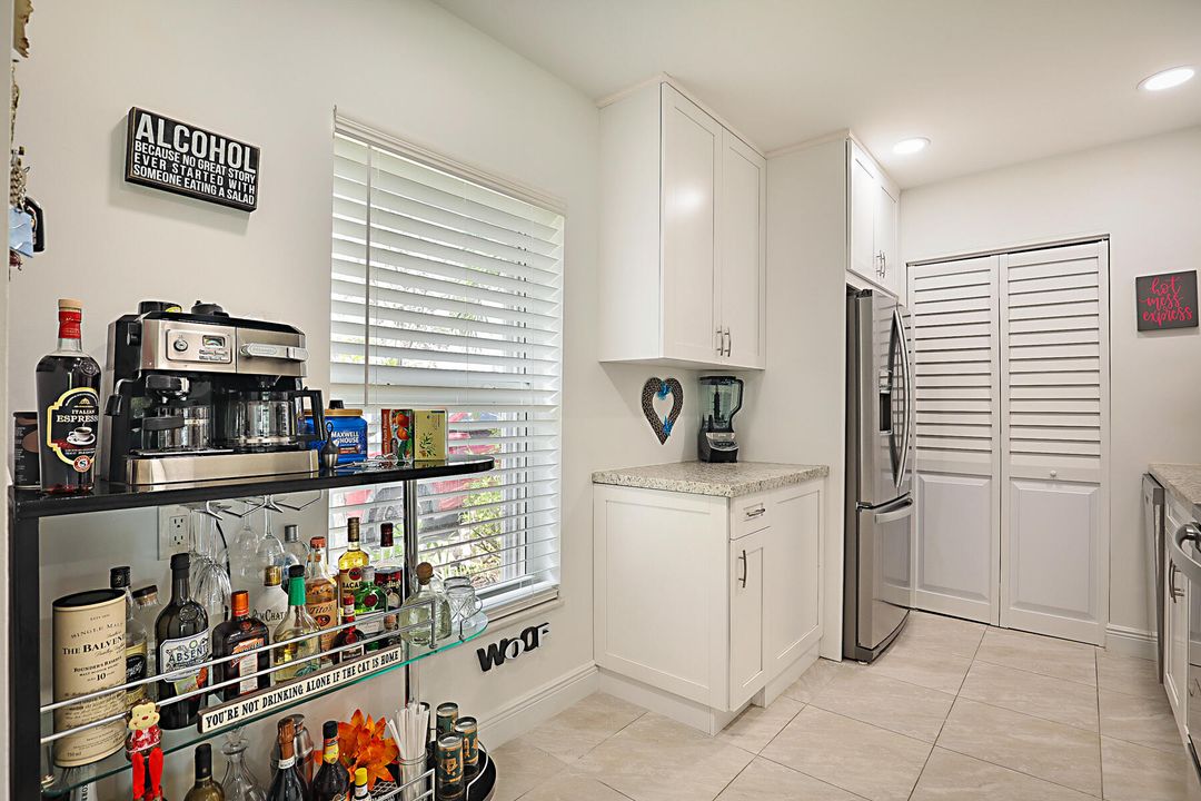 For Sale: $199,900 (1 beds, 1 baths, 1024 Square Feet)