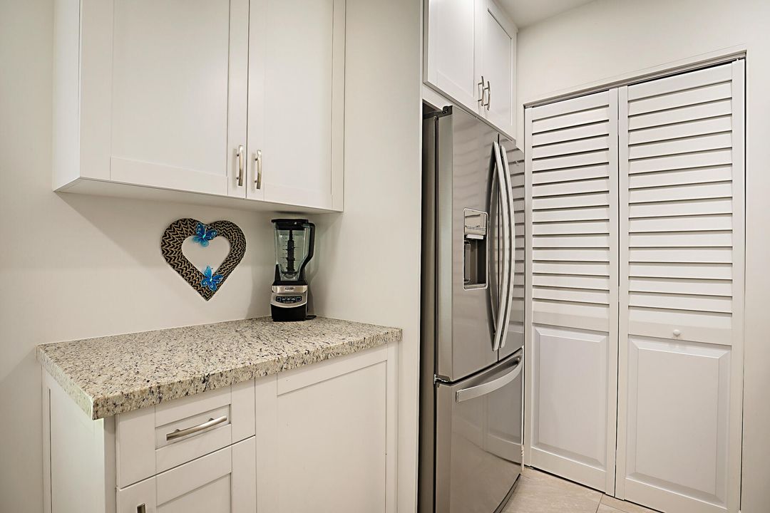 For Sale: $199,900 (1 beds, 1 baths, 1024 Square Feet)