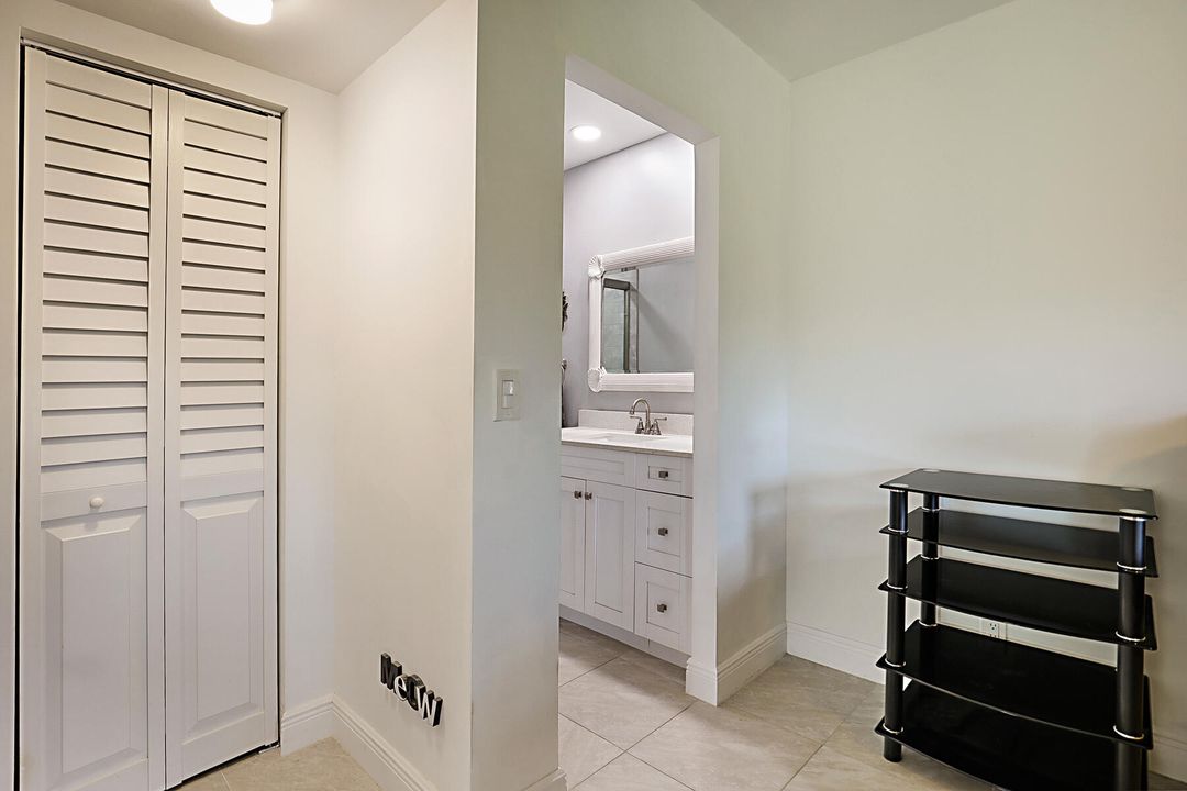 For Sale: $199,900 (1 beds, 1 baths, 1024 Square Feet)