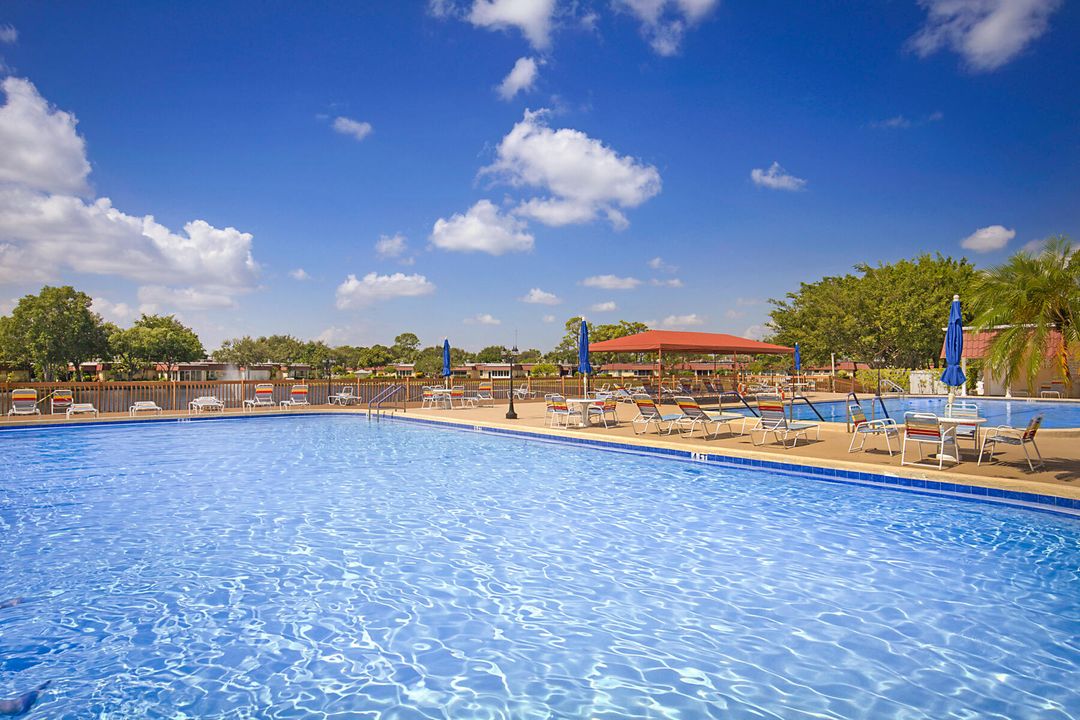 For Sale: $199,900 (1 beds, 1 baths, 1024 Square Feet)