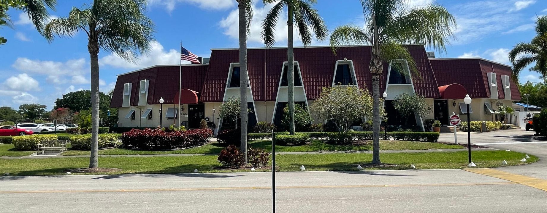 For Sale: $199,900 (1 beds, 1 baths, 1024 Square Feet)